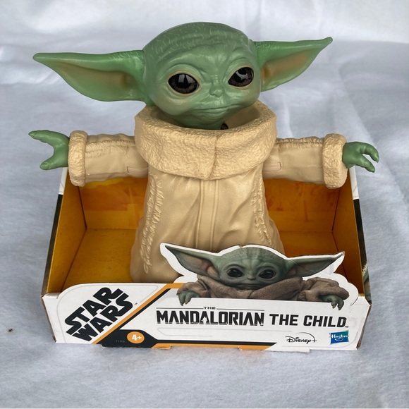 Mandalorian the child STAR WARS figure Disney /Hasbro - Picture 10 of 16